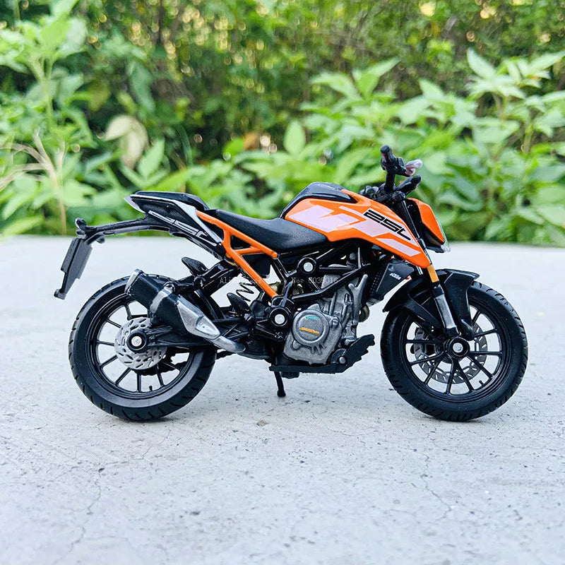 Bburago 1:18 250 KTM Duke Factory Edition Static Die Cast Vehicles Collectible Motorcycle Model Toys