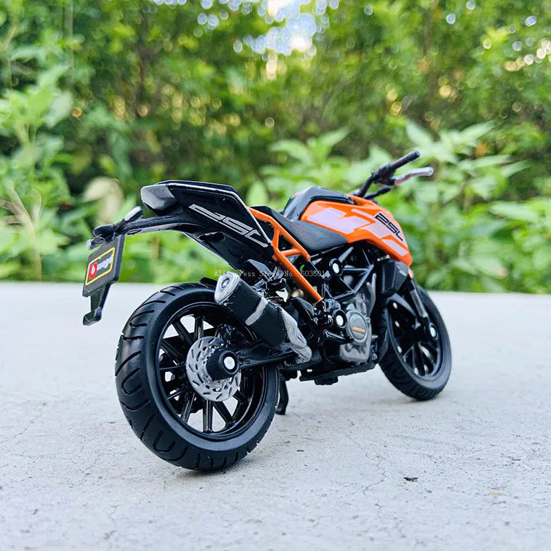 Bburago 1:18 250 KTM Duke  Factory Edition Static Die Cast Vehicles Collectible Motorcycle Model Toys