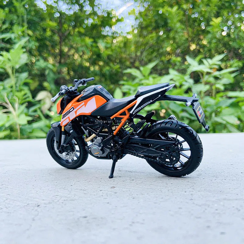Bburago 1:18 250 KTM Duke  Factory Edition Static Die Cast Vehicles Collectible Motorcycle Model Toys